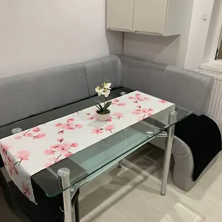 Lovely 3 Bedroom Flat With Parking Place Apartment *